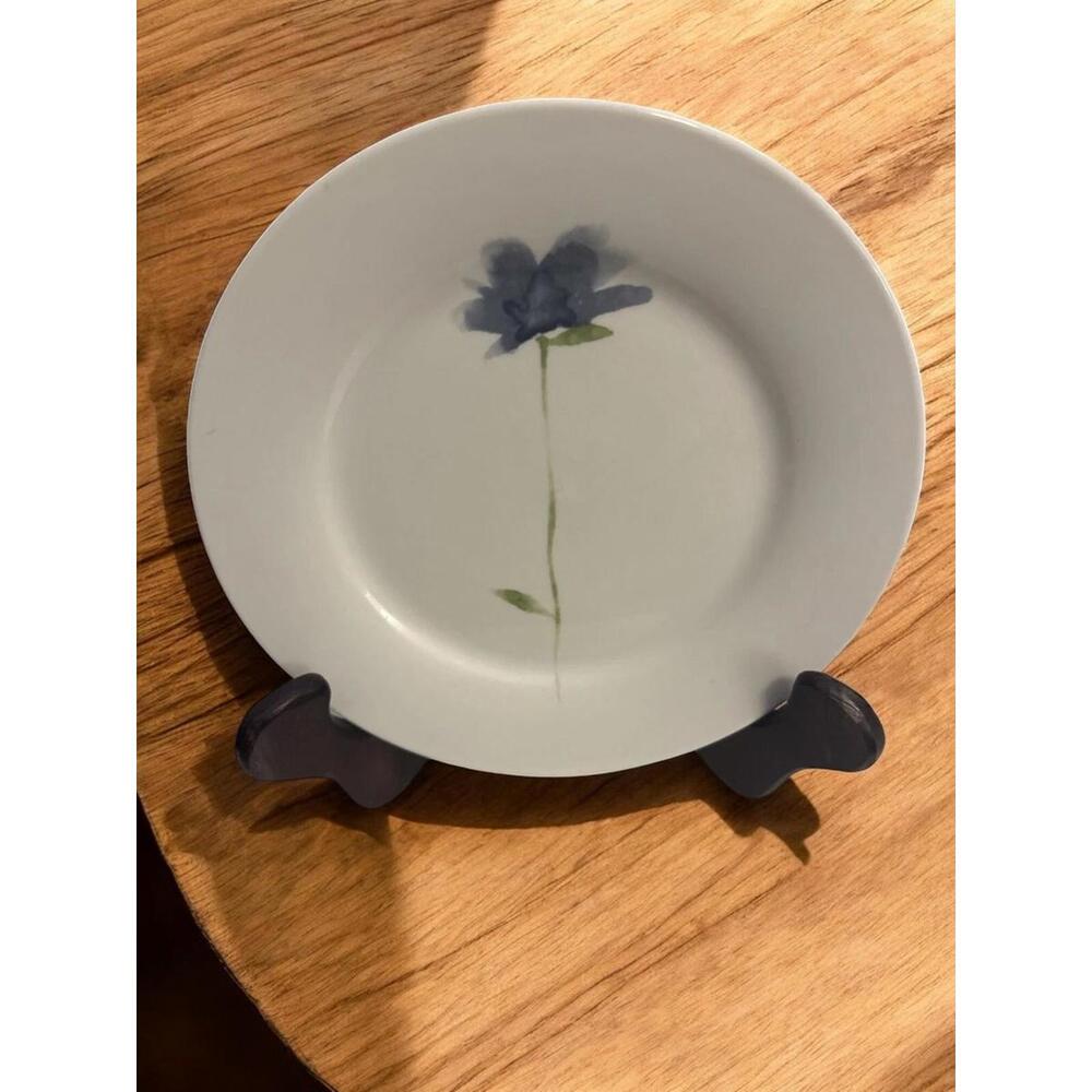 Pier 1 Salad Single Floral Center 7-5/8"  Salad Dessert Plate Blue Flower